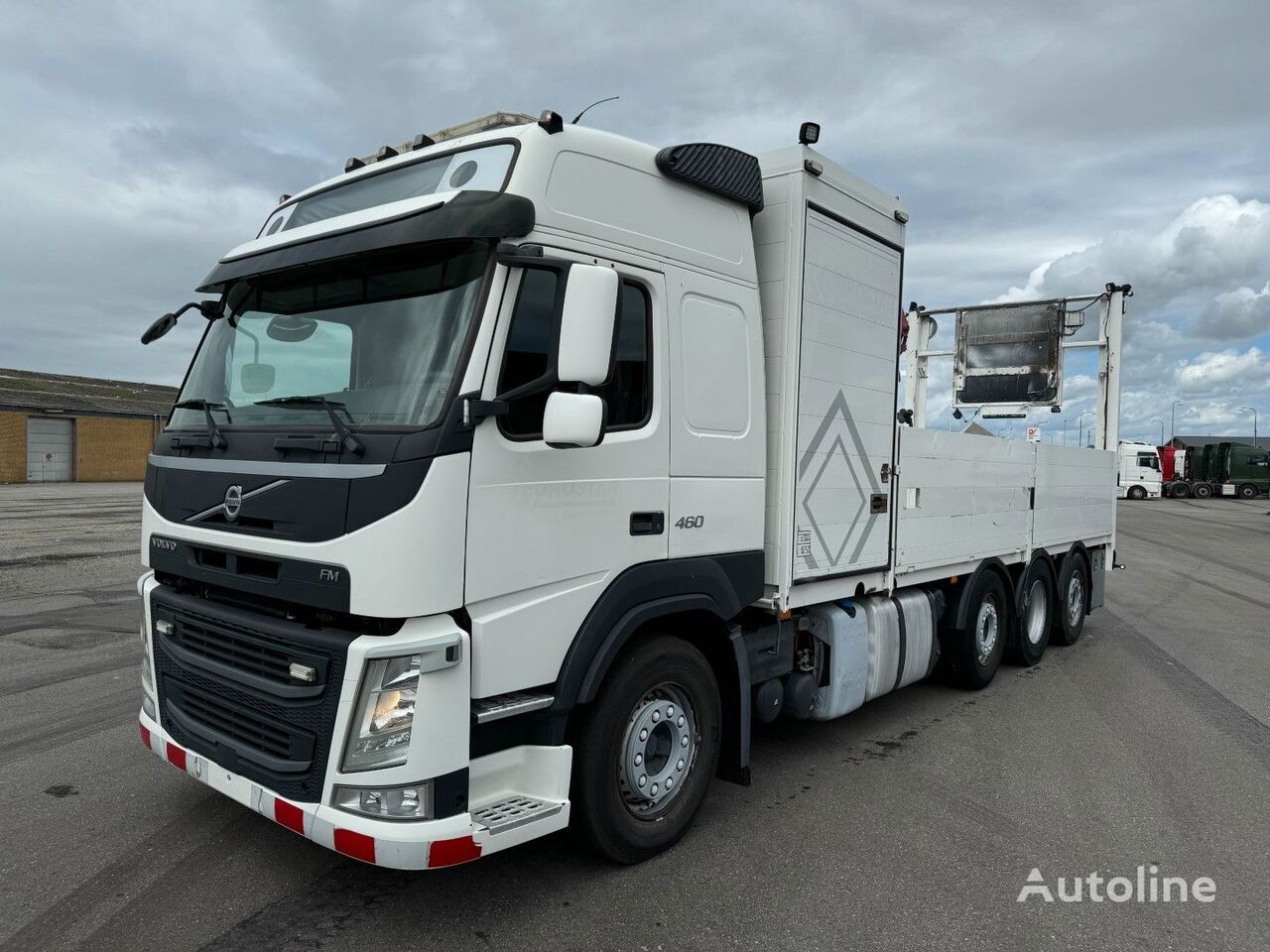 ciężarówka burtowa Volvo FM 460 8x2*6 Euro 6 / Crane HMF 875 K2