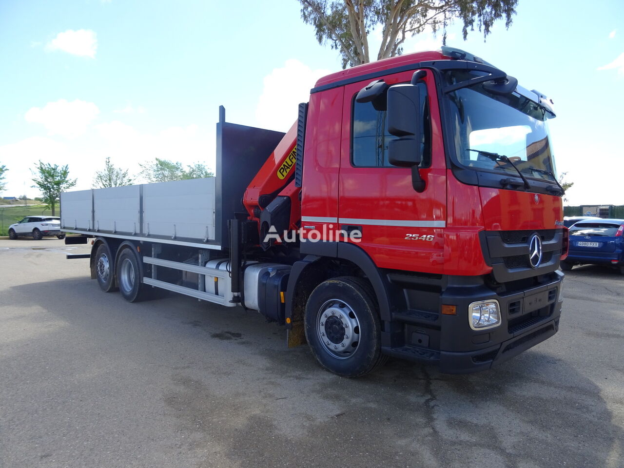 Volvo FM 480 flatbed truck