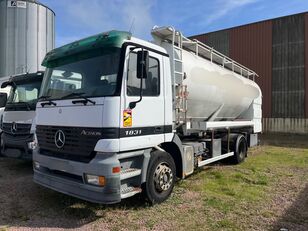 ciężarówka do transportu mąki Mercedes-Benz Actros 1831