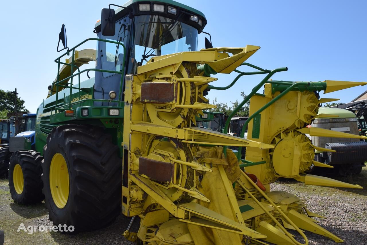 John Deere 7400 forage harvester