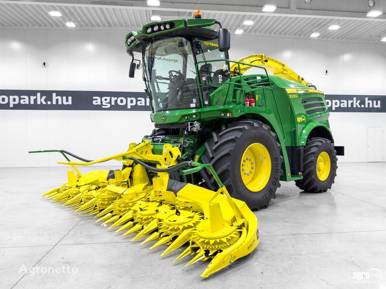 кормоуборочный комбайн John Deere 8200 4WD