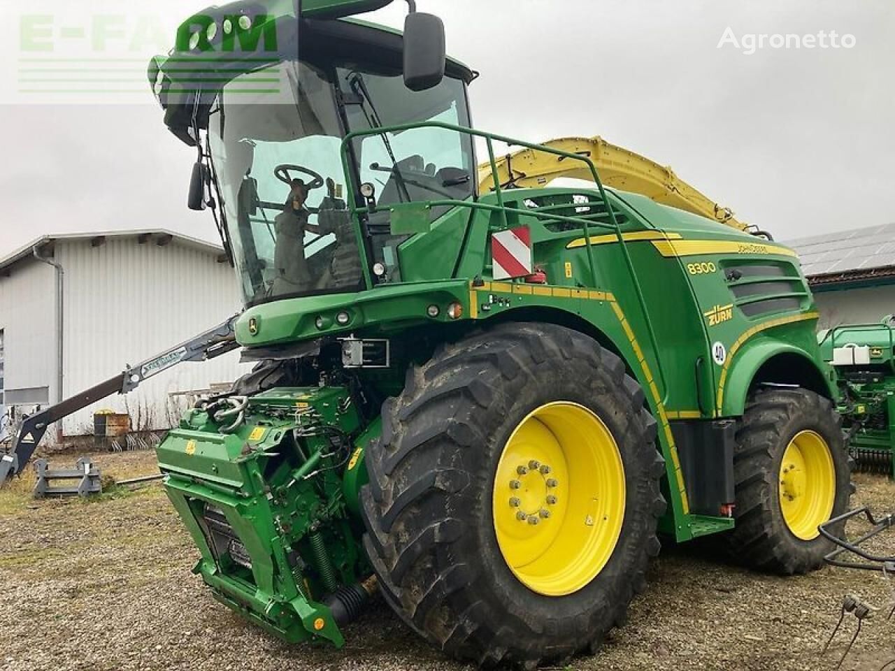 John Deere 8300 fälthack