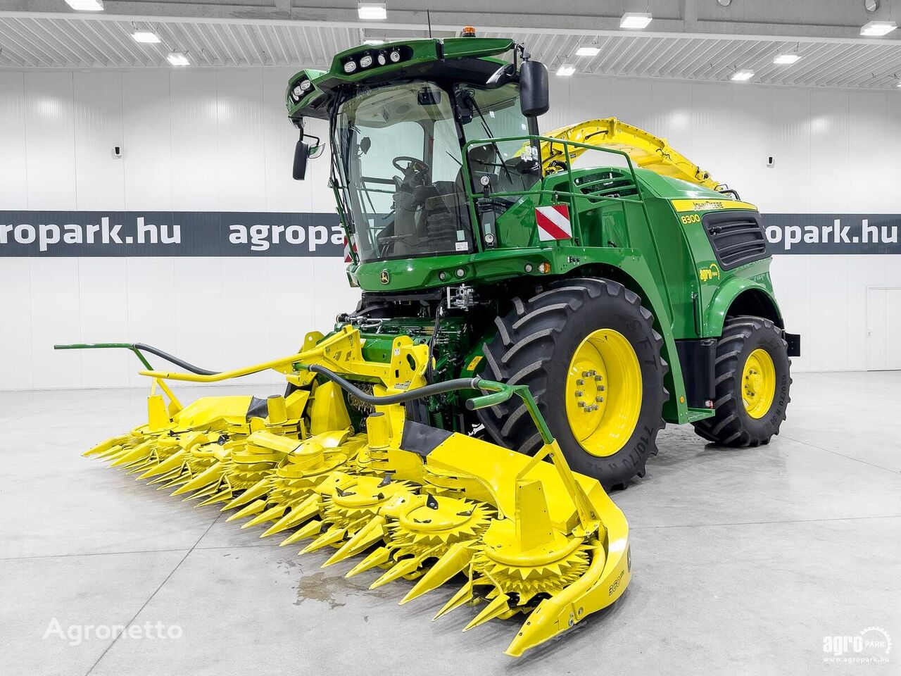 John Deere 8300 4WD フォレージハーベスタ