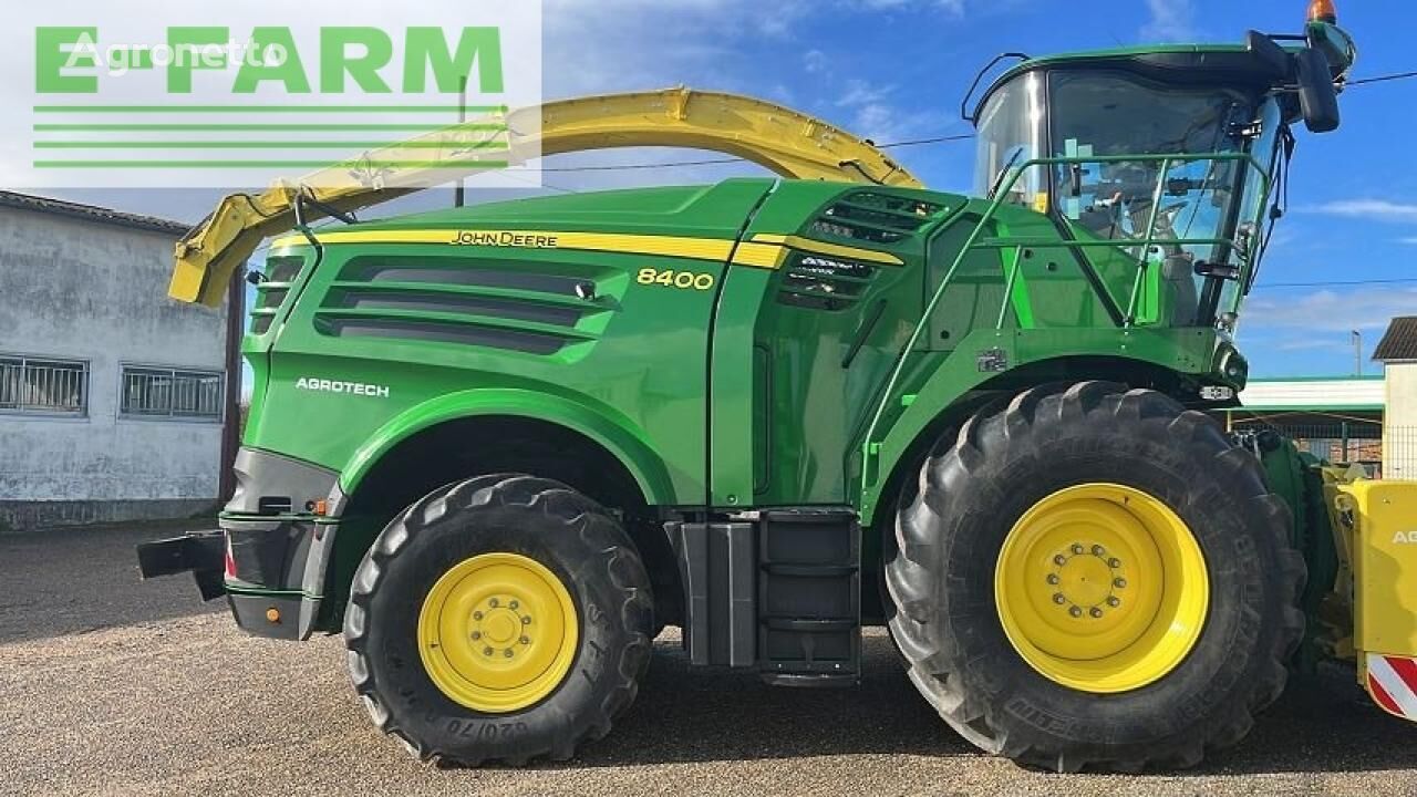 máy thu hoạch thức ăn gia súc John Deere 8400