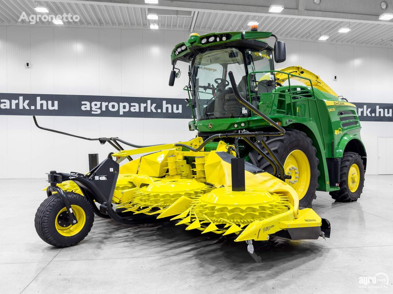 حصادة الأعلاف John Deere 8400 4WD