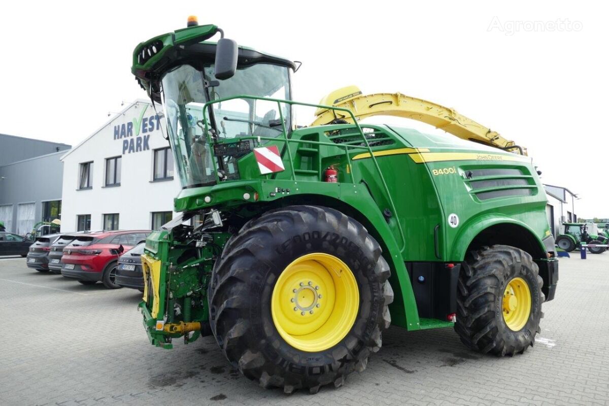 John Deere 8400i forage harvester