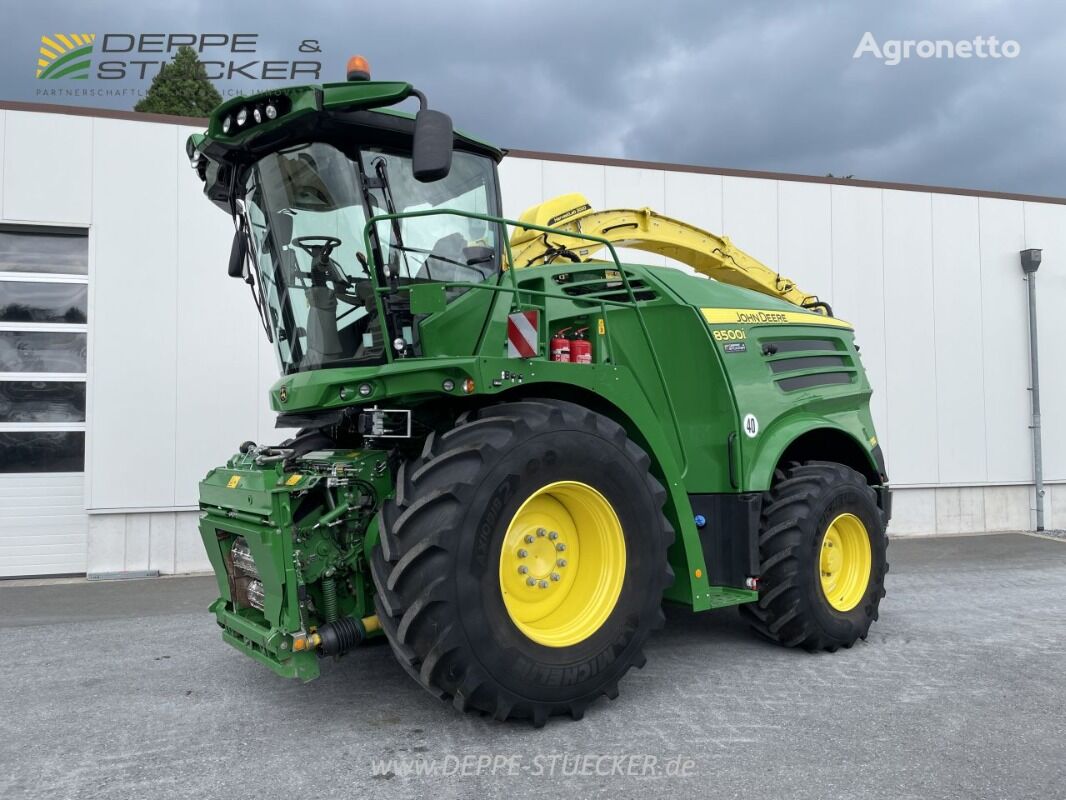 John Deere 8500i forage harvester