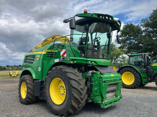 colhedora de forragem John Deere 8600 mit Kemper 460 StalkBuster und 639 PickUp