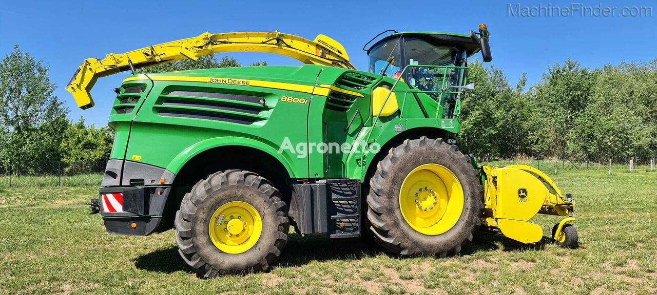 John Deere 8800 forage harvester