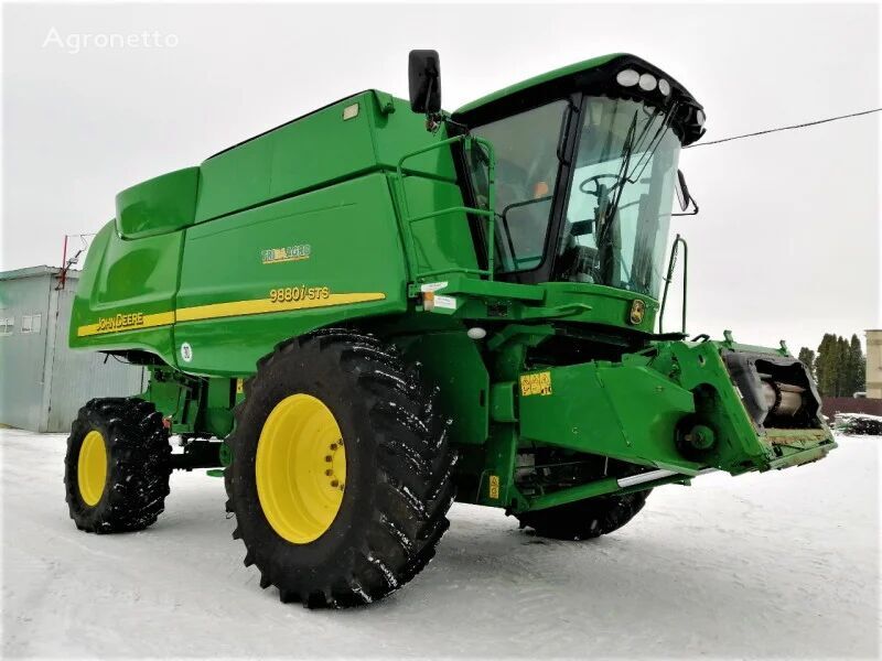 John Deere 9880 STS forage harvester