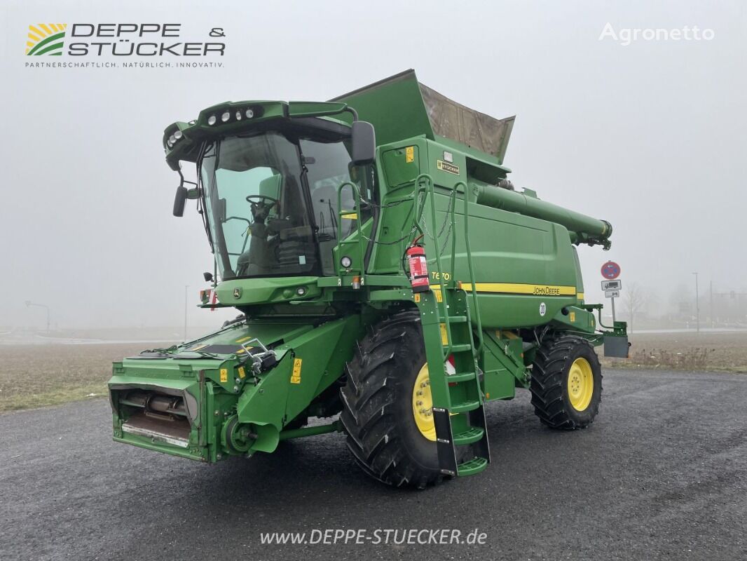 John Deere T670 mit 622 PremiumFlow Feldhäcksler