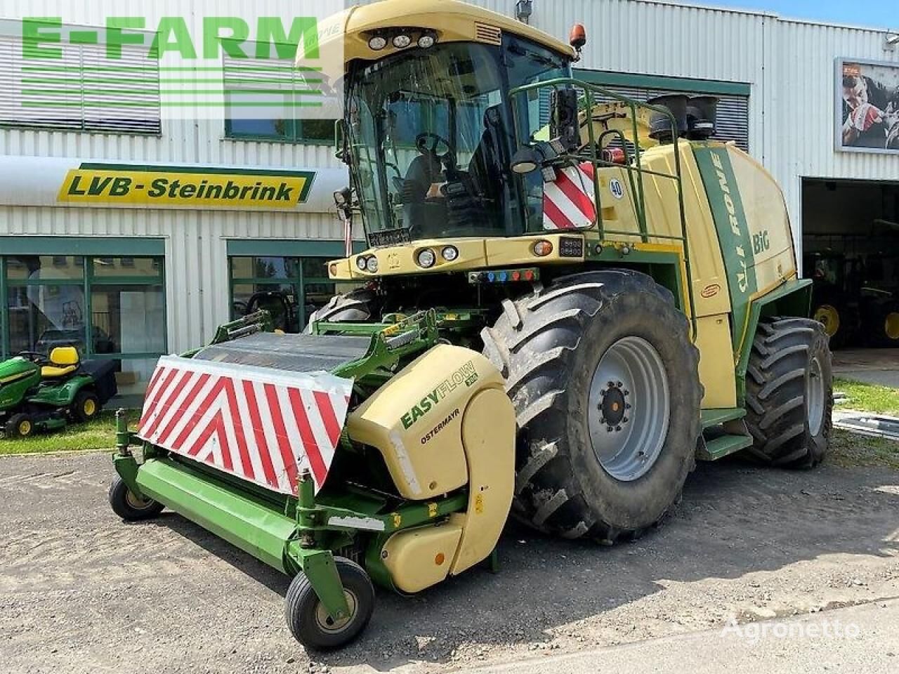 big x1100 mit easycollect 1053 und easyflow 300 forage harvester