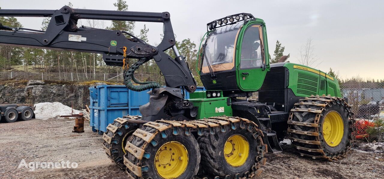 John Deere 1170E harvester