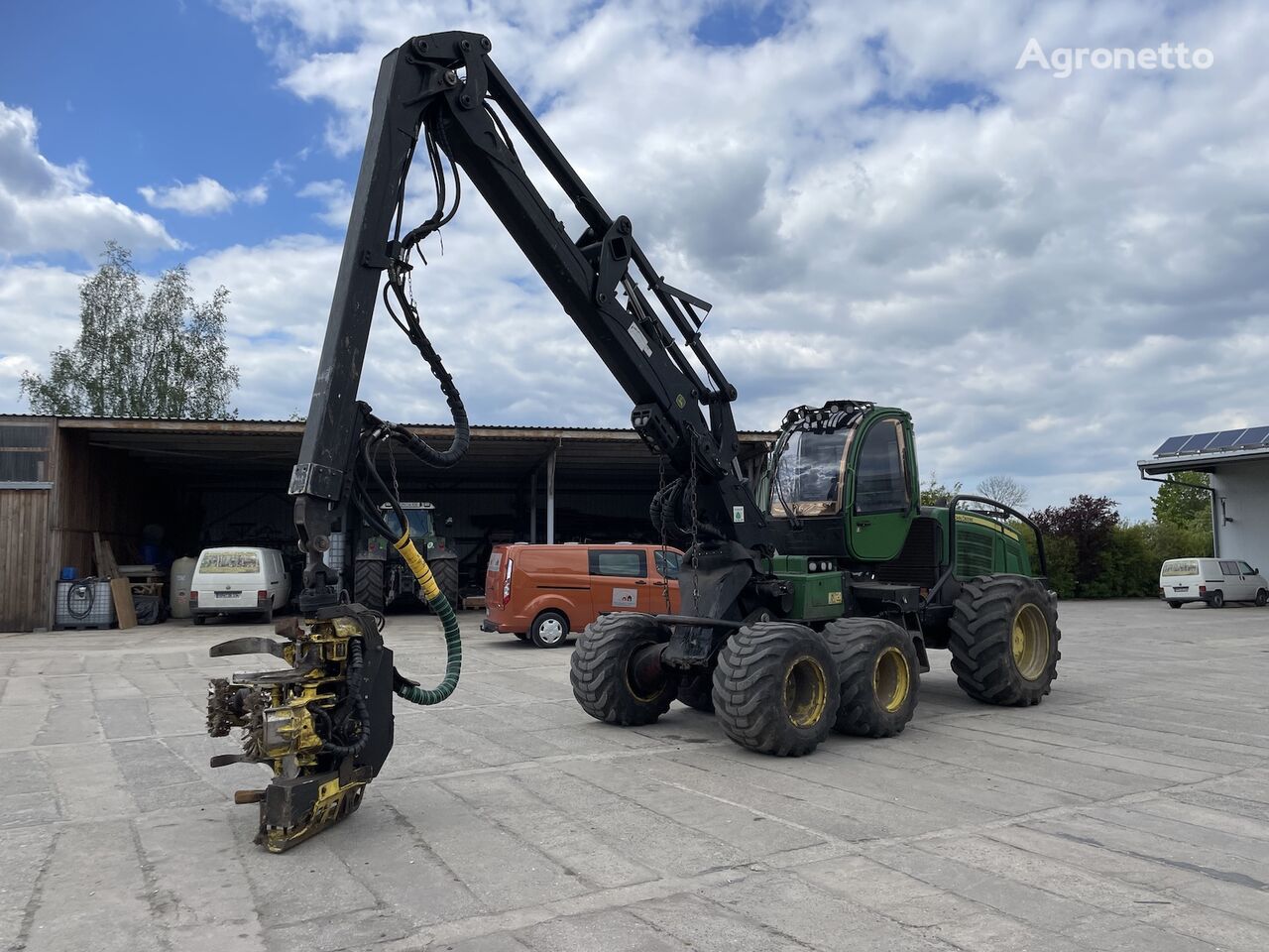 John Deere 1170E harvester