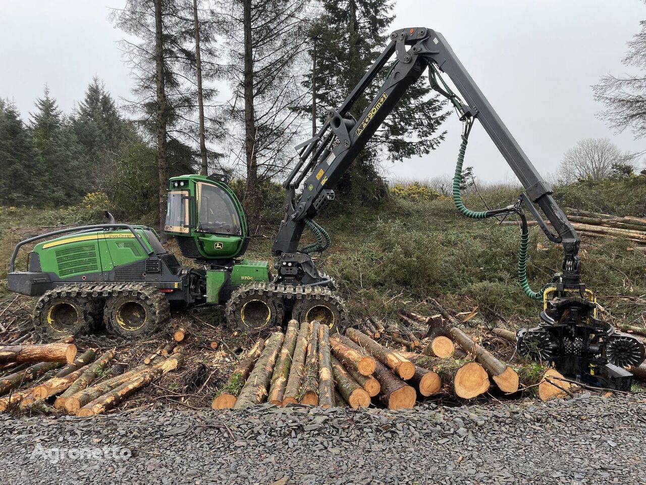 John Deere 1170G 8WD harvester