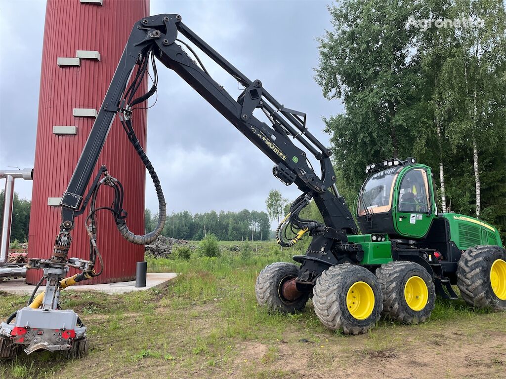 John Deere 1170e harvester