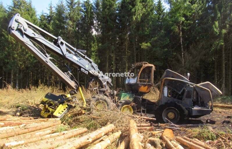 John Deere 1270E  harvester