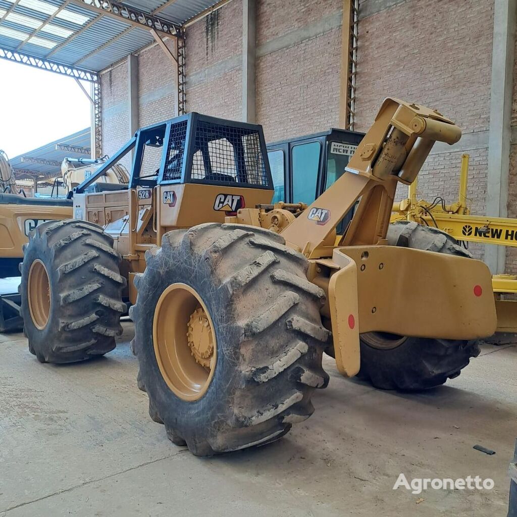 trator florestal Caterpillar 528