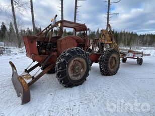 HIAB 820 meža traktors