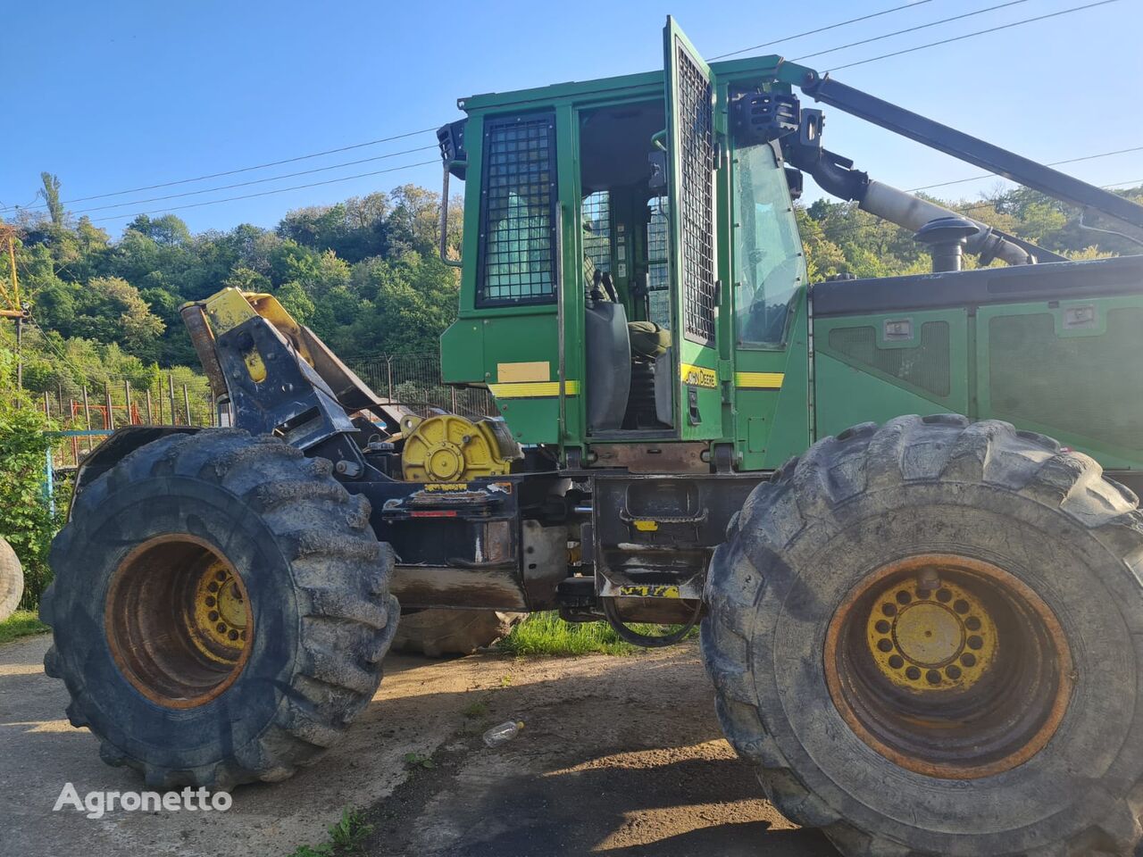 трелевочный трактор John Deere 540GIII