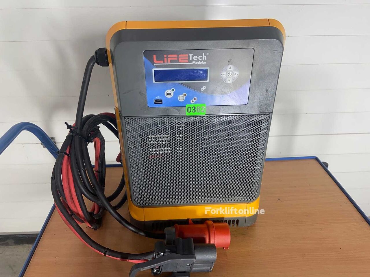 Myytävät Hawker LifeTech 24V 36V 48V trukkilaturi | Forkliftonline FI Hawker LifeTech 24V 36V 48V trukkilaturi - Forkliftonline