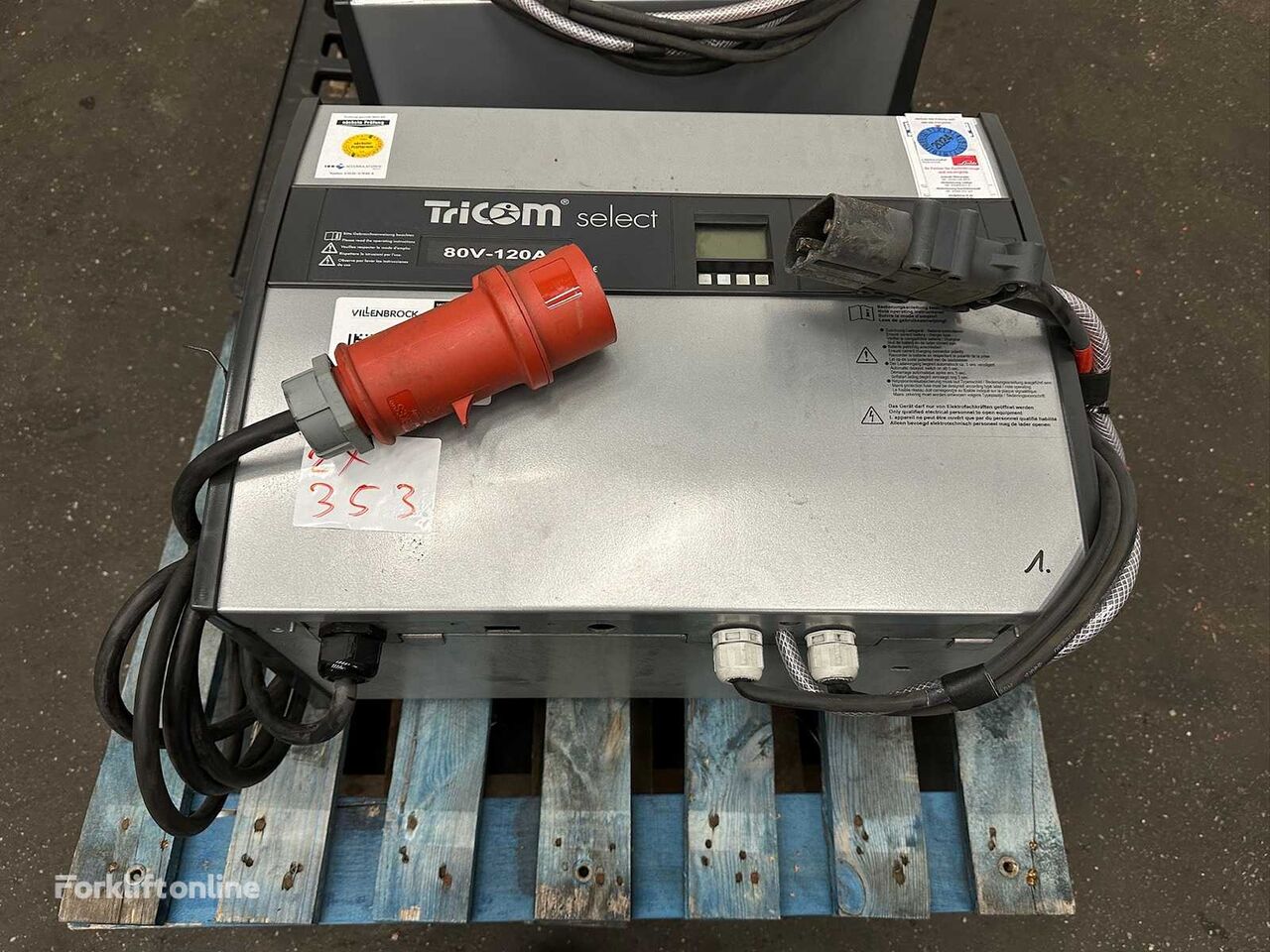 Tricom Select forklift battery charger