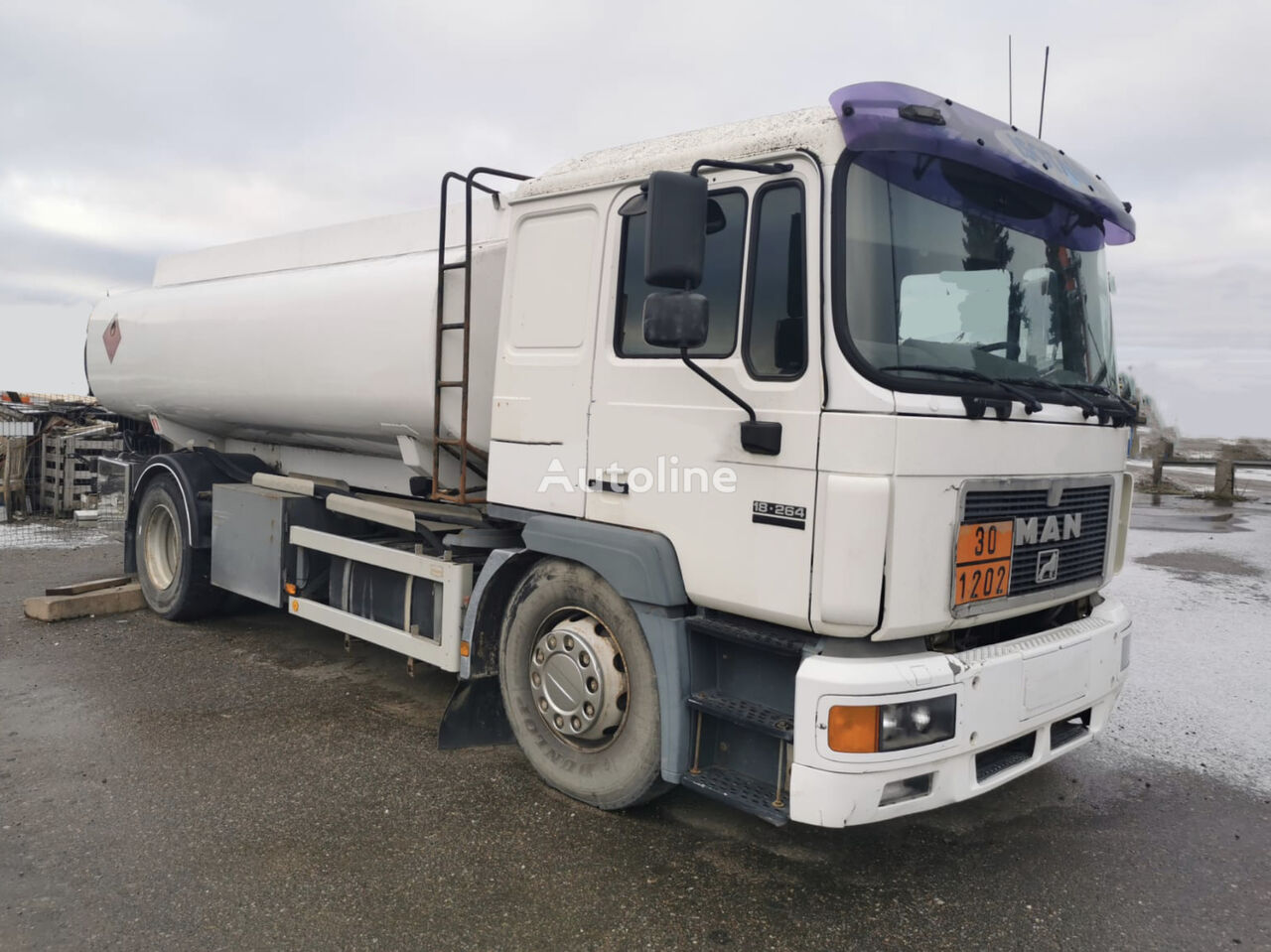 MAN 18.264 fuel truck