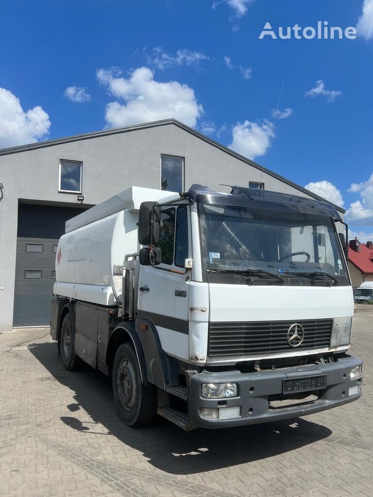 camion trasporto carburante Mercedes-Benz 1724