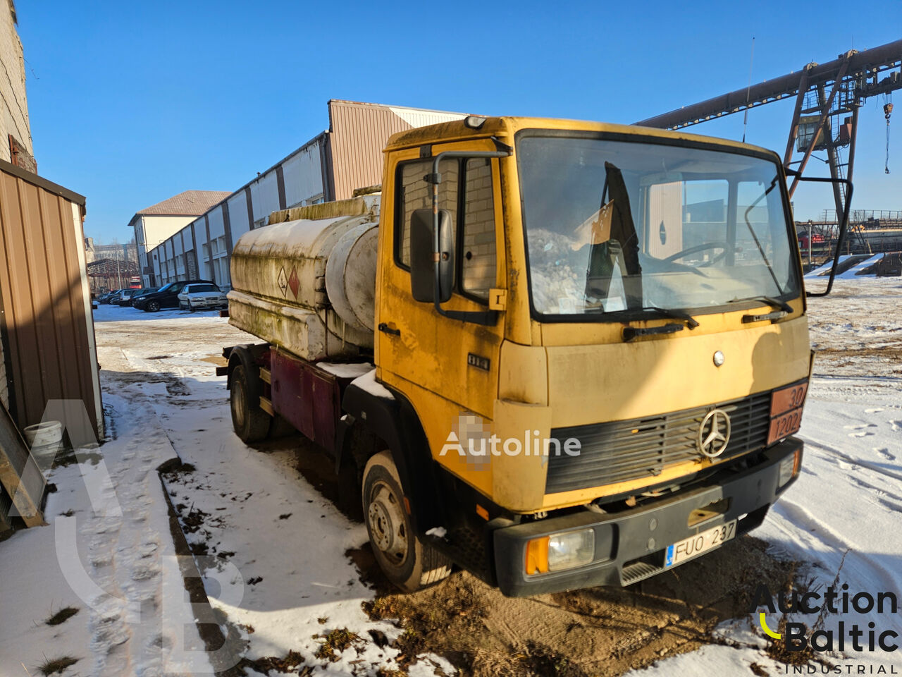 Mercedes-Benz 814 benzīnvedējs