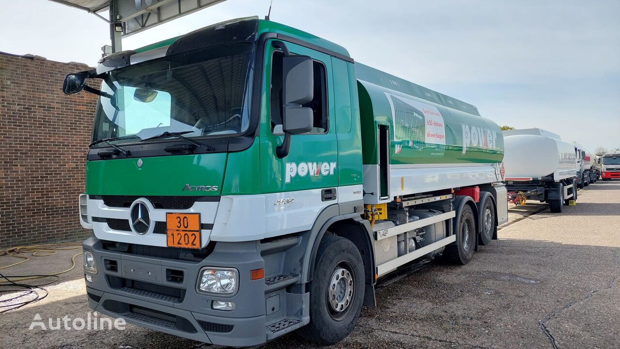 camion cisternă combustibil Mercedes-Benz ACTROS