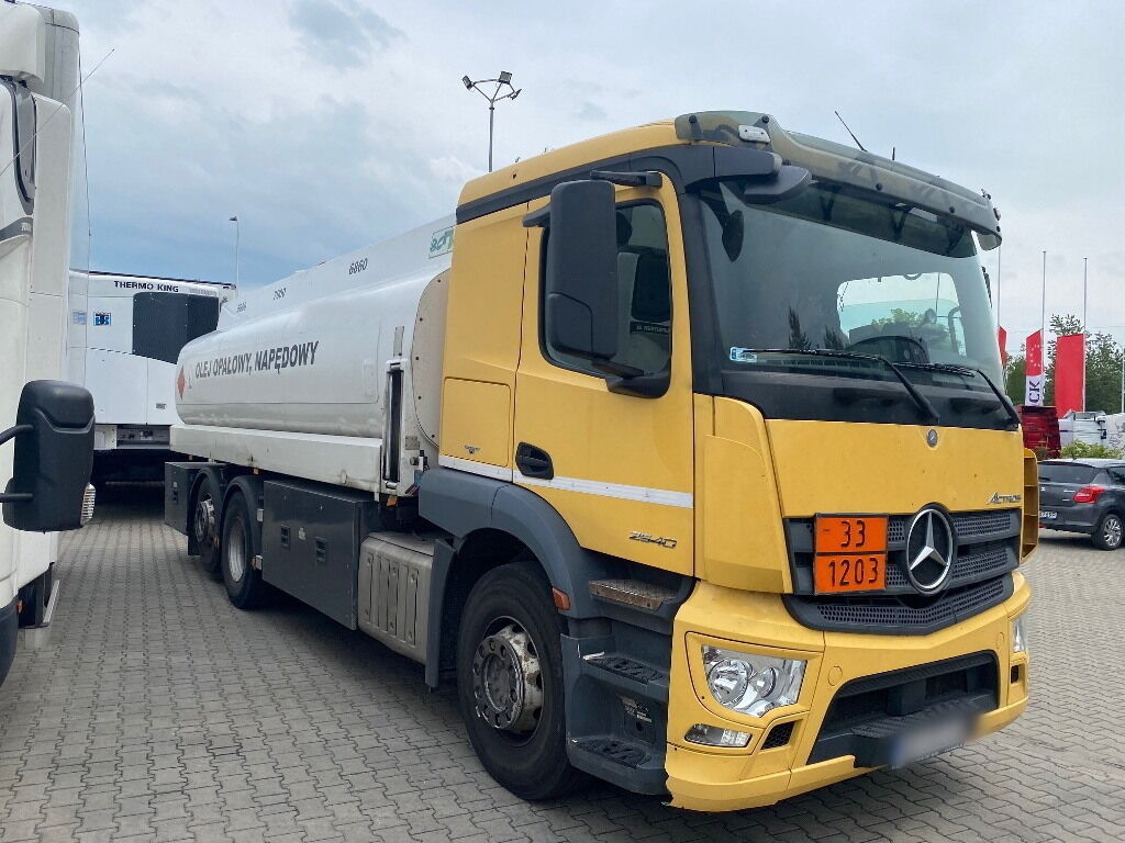 Mercedes-Benz Actros 2540 / cisternă pentru combustibil de 20 m³ / punte direcționabilă