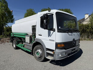 truk pengangkut bahan bakar Mercedes-Benz Atego 1323