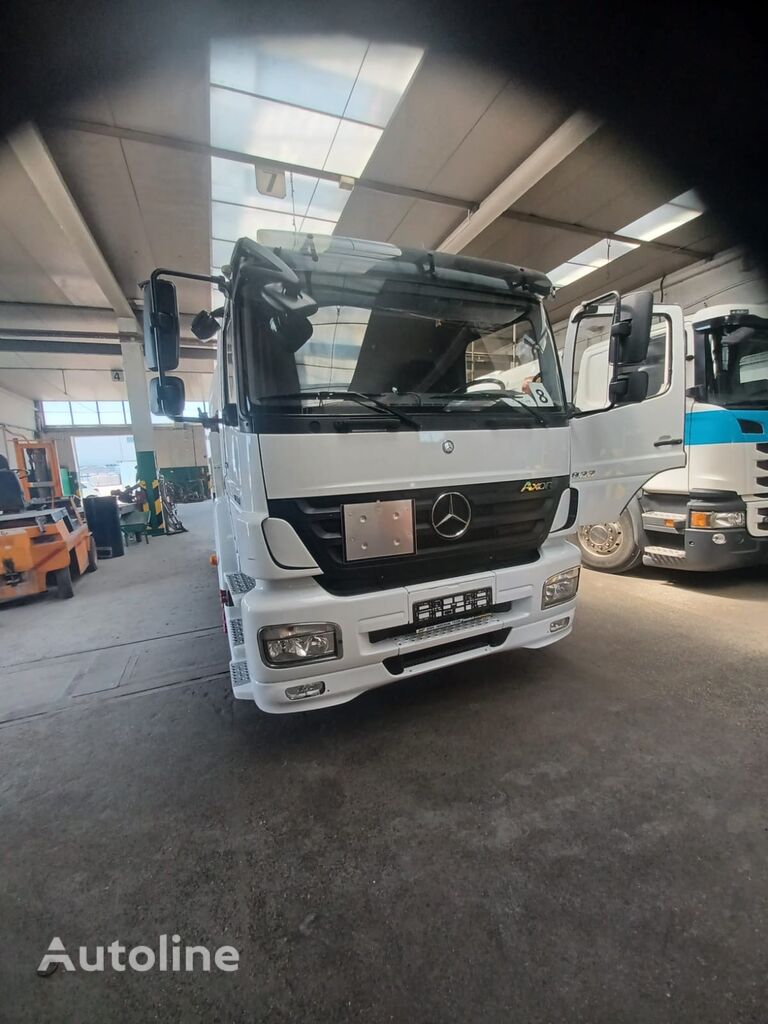Mercedes-Benz Axor 1833 fuel truck