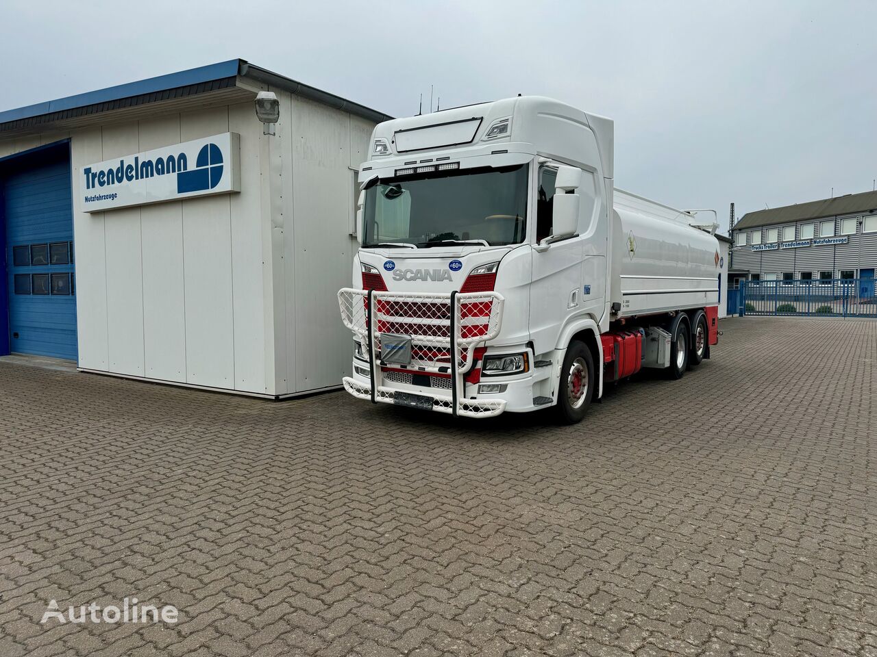 nákladní vozidlo na přepravu pohonných hmot Scania R 500 Tankwagen Benzin-Diesel Oben und Unten Belfüllung