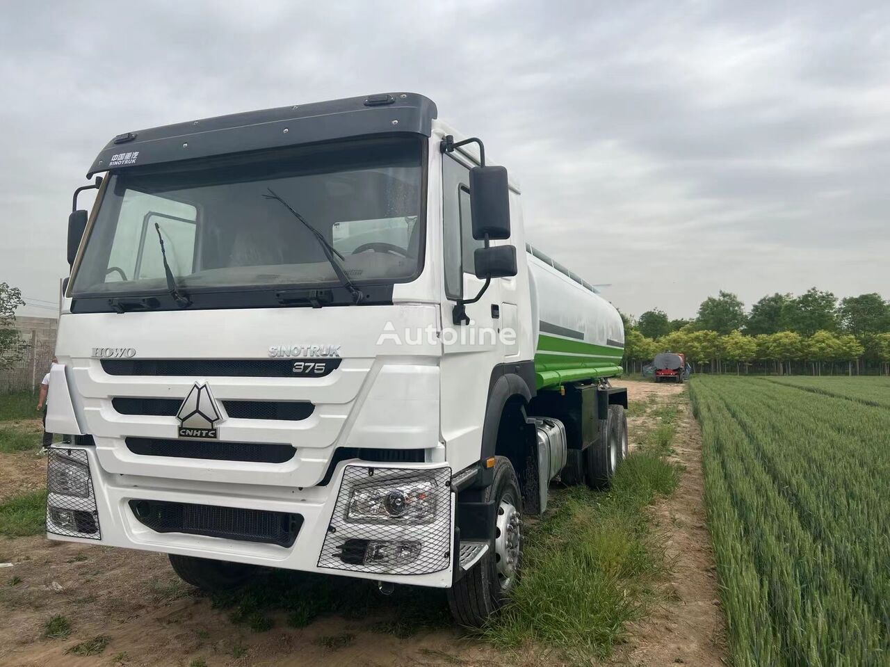 Neues Sinotruk Howo   Kraftstoff-LKW - Autoline