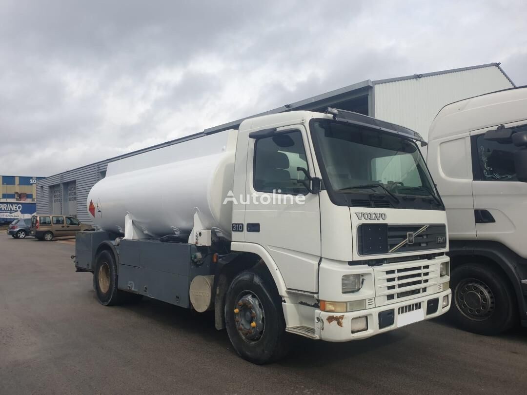 Volvo FM fuel truck