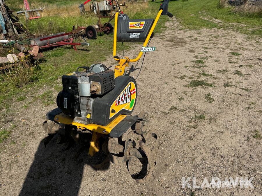 peralatan pembajak untuk kebun Texas 2002 KAWA