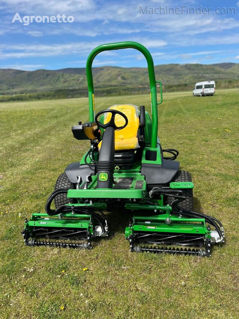 John Deere 7200A lawn tractor