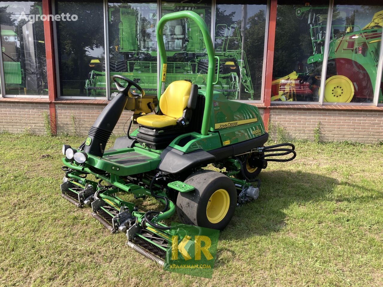 новый трактор газонокосилка John Deere 8000A DEMO