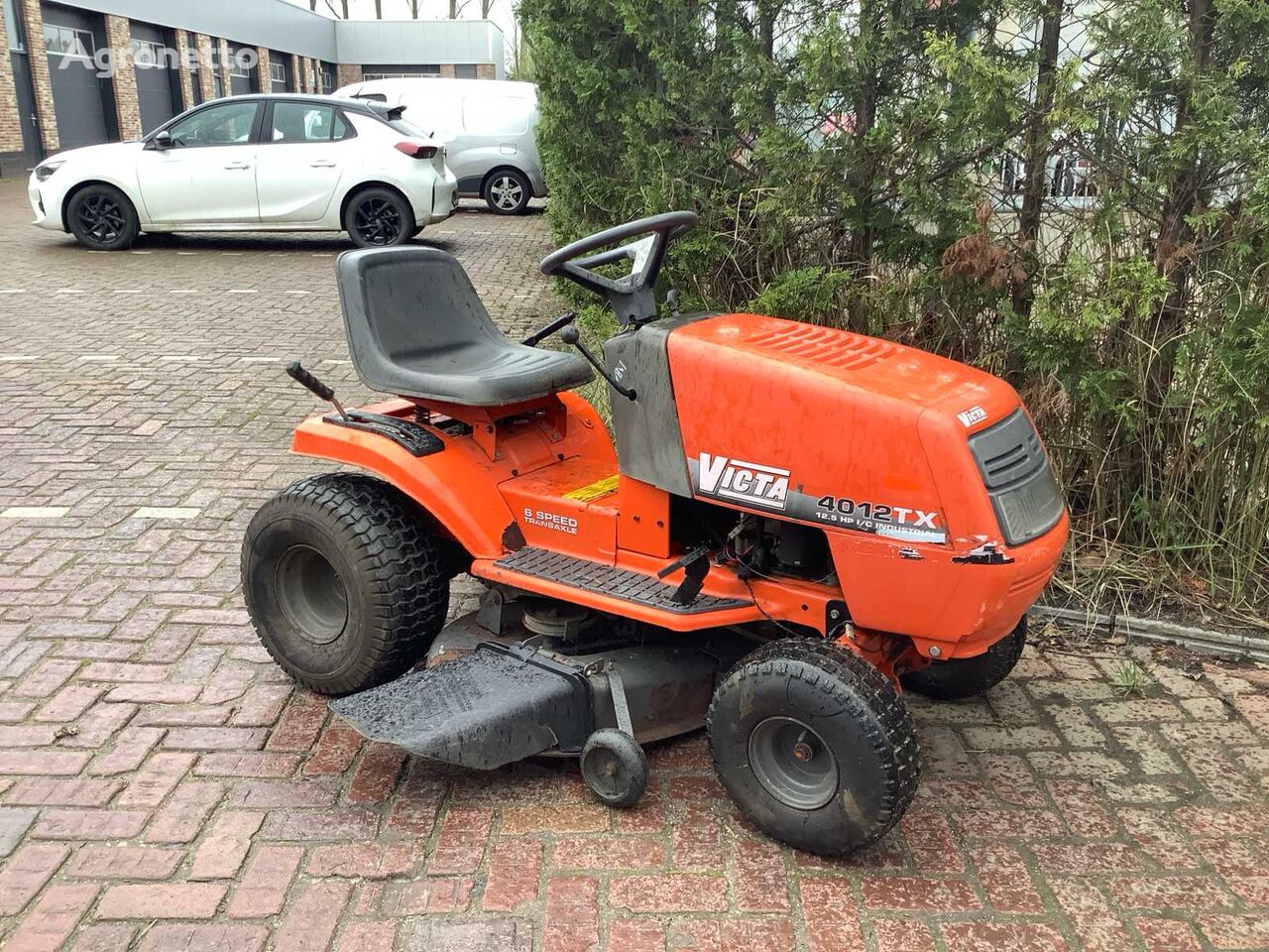 Victa 4012TX lawn tractor