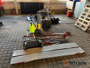 Várias ferramentas manuais e outros equipamentos