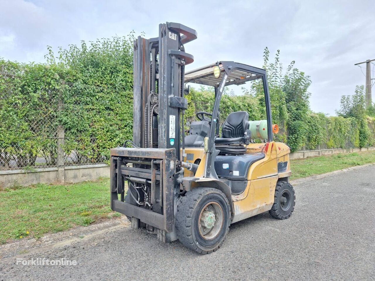 Caterpillar GP30NTD gas forklift