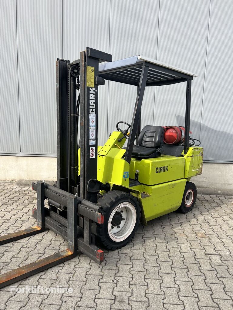 Clark GPM30 gas forklift