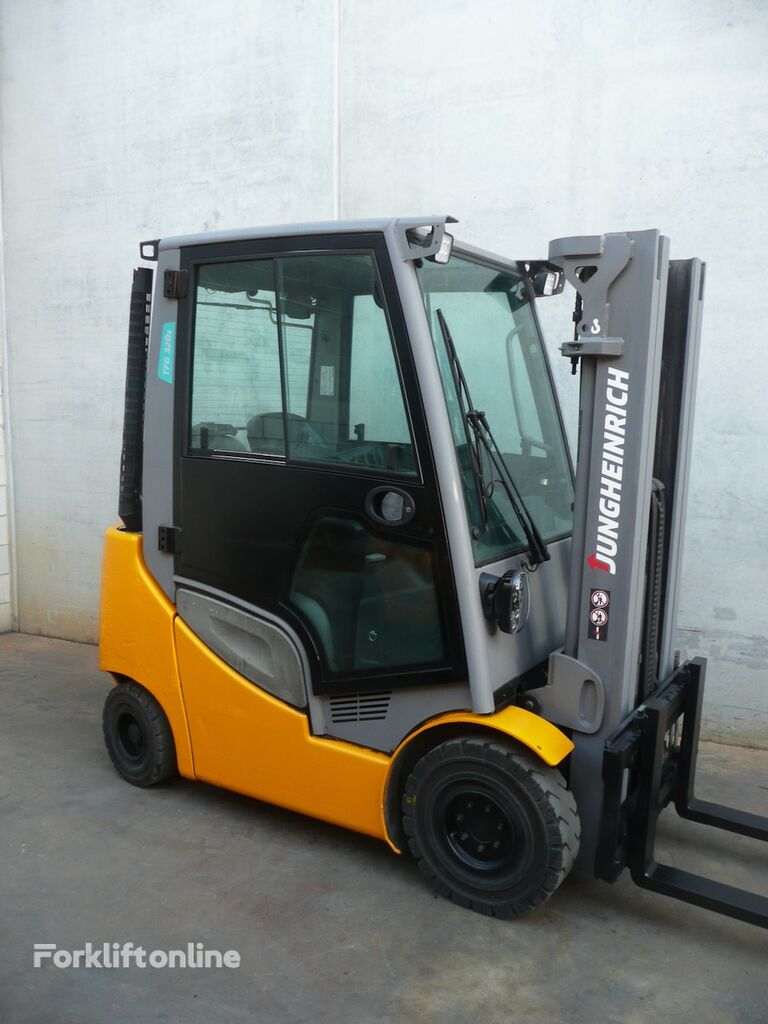 رافعة شوكية تعمل بالغاز Jungheinrich TFG 320s 440 DZ