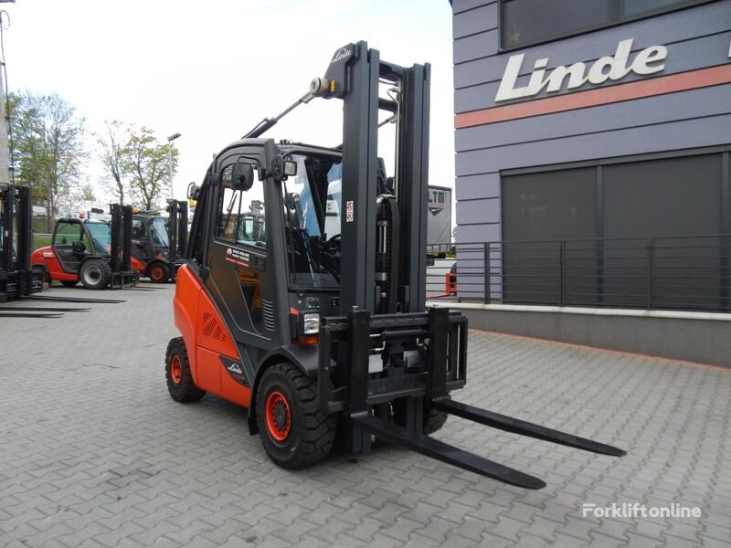 Linde H30T-02 Triplex, side shift gas forklift