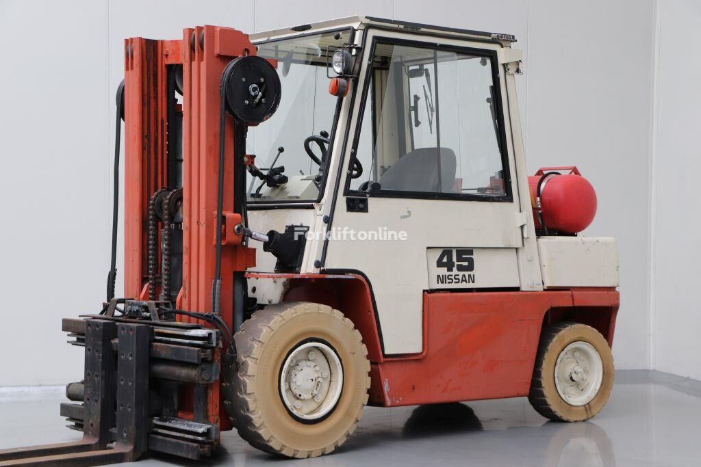 Nissan BGF03A45U gas forklift