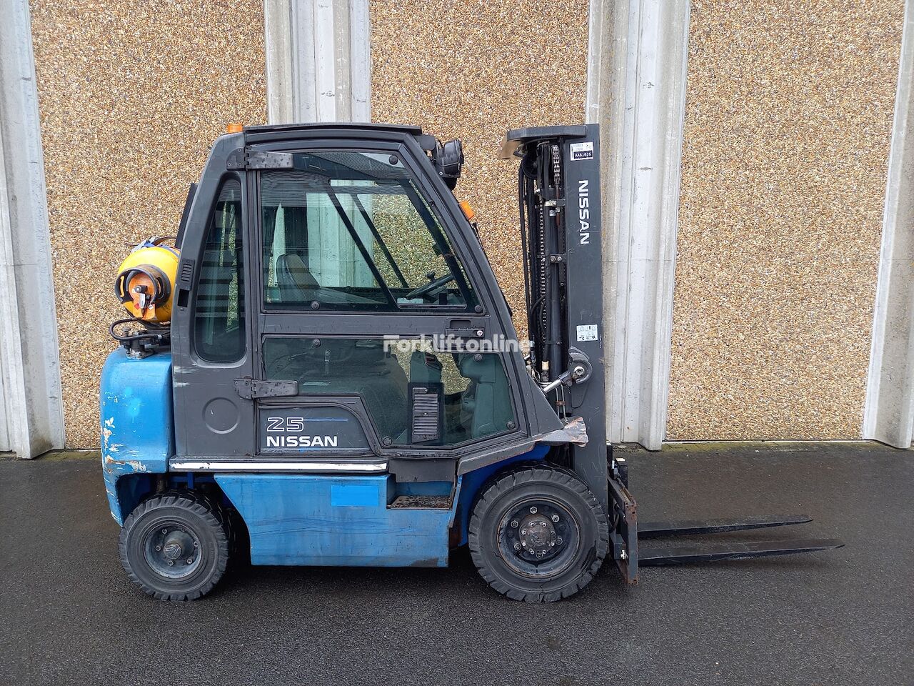 Nissan U1D2A25LQ gas forklift