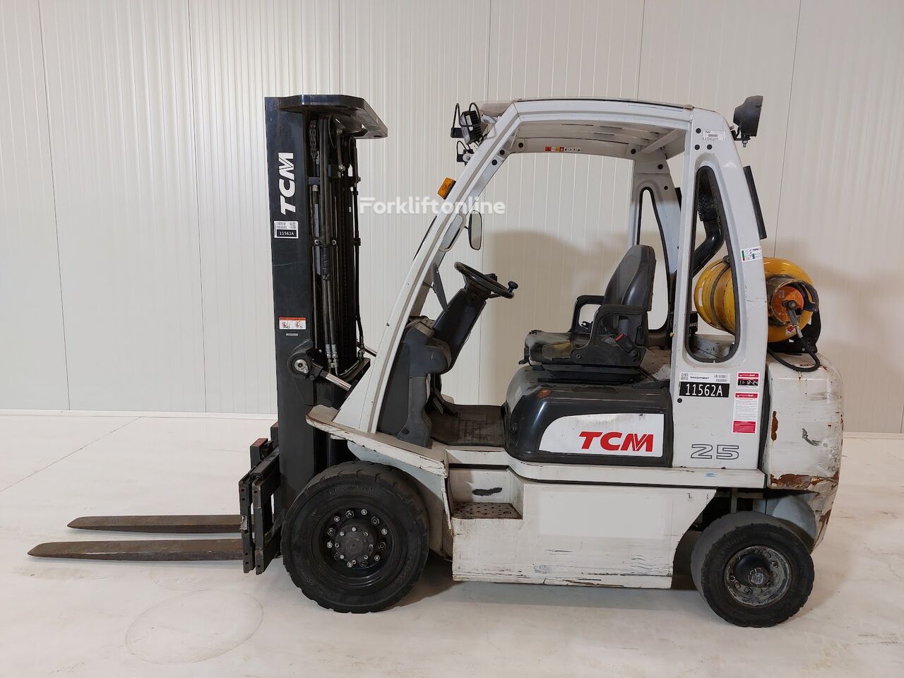 TCM FGE25-E1 gas forklift