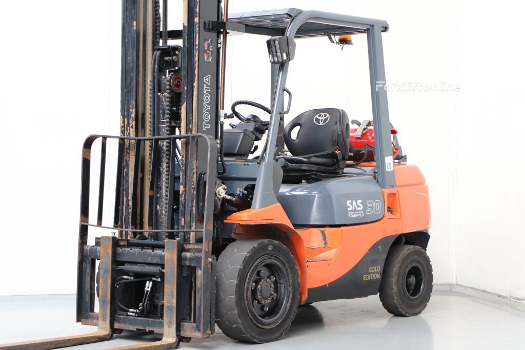 رافعة شوكية تعمل بالغاز Toyota 02-7FGF30 - Forkliftonline