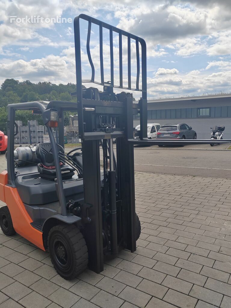 Toyota 02-8FGF20 gas forklift